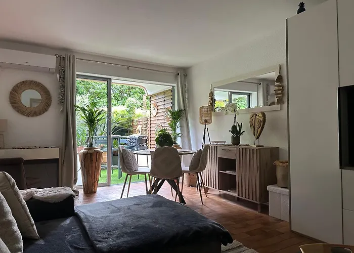 Tropez Centre Parking Et Jardin Prive Inclus Апартаменты *