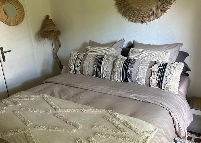 Апартаменты Tropez Centre Parking Et Jardin Prive Inclus Сен-Тропе