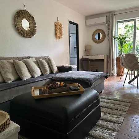 Tropez Centre Parking Et Jardin Prive Inclus アパート サントロペ