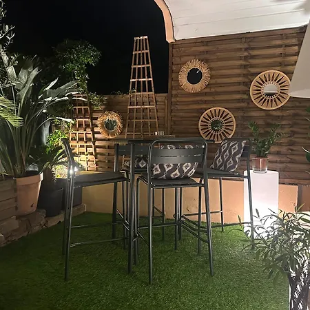 Tropez Centre Parking Et Jardin Prive Inclus アパート サントロペ